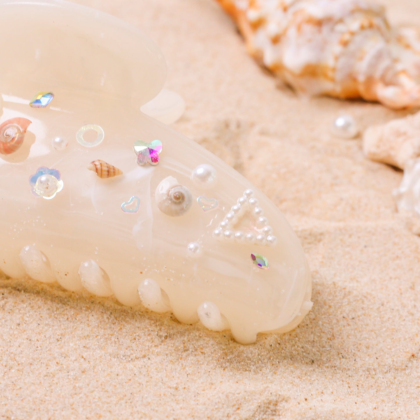 Coastal Charm Seashell Hair Claw