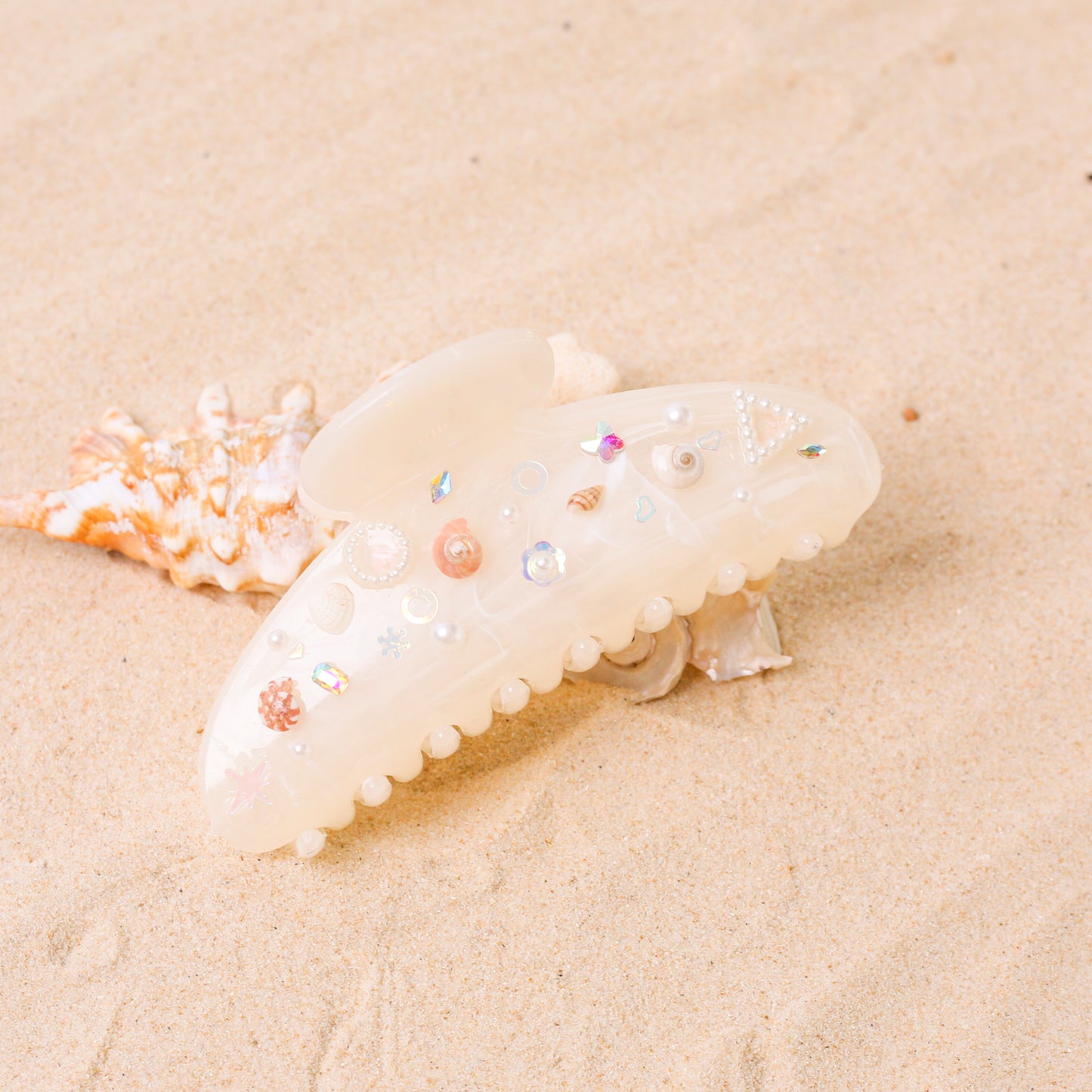 Coastal Charm Seashell Hair Claw