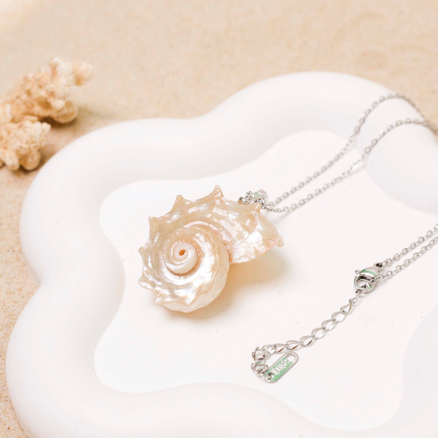 Natural Spiral Shell Pendant Necklace – Ocean-Inspired Jewelry